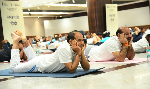 Shri Shivraj Singh Chouhan performs yoga on the occasion of the 11th International Yoga Day