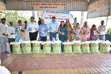 Training-cum-Agricultural Input Distribution Programme for Scheduled Caste Farmers Organised at ICAR-DWR, Jabalpur