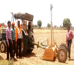 उच्च उपज तथा आय प्राप्त करने के लिए खड़े बाजरे में रिज फरो के साथ लेजर लेवलिंग